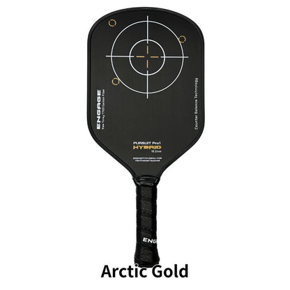 Arctic Gold のフェイス面。黒い生カーボンの表面に白いターゲット柄と金色のマーカー、PURSUIT Pro1 HYBRID 15.2mm と Raw Toray T700 Carbon Fiber の表記